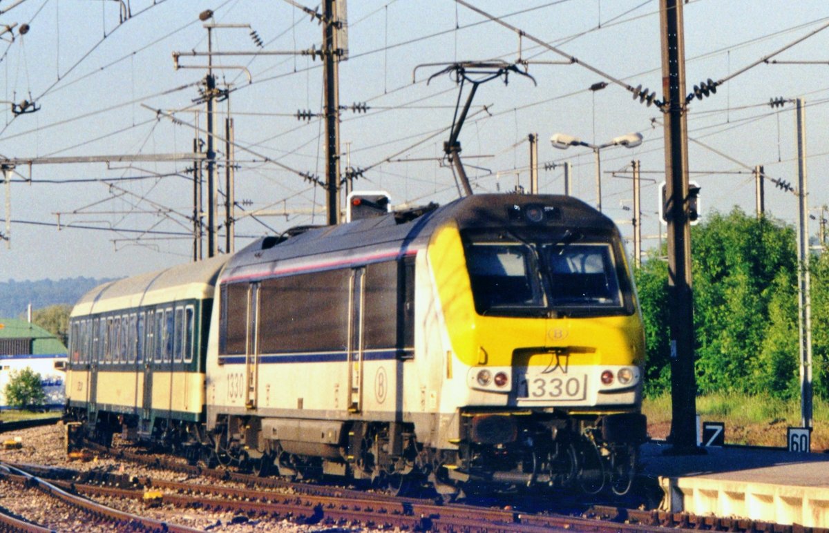 On the morning of 19 May 2004, NMBS 1330 has a fill-in servic e hauling an internal CFL peak hour train, arriving here at Bettembourg.