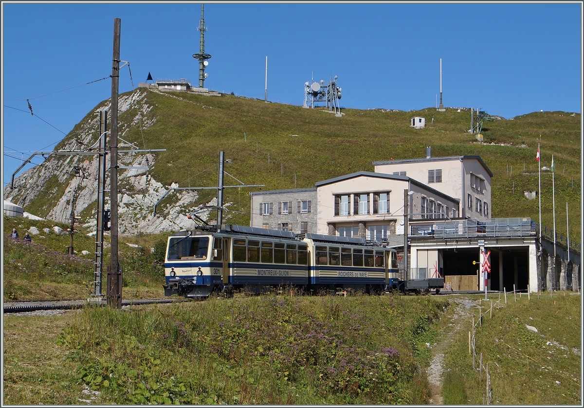 On the summit: A Rochers de Naye train leaves the station to go to Montreux. 
04.09.2014