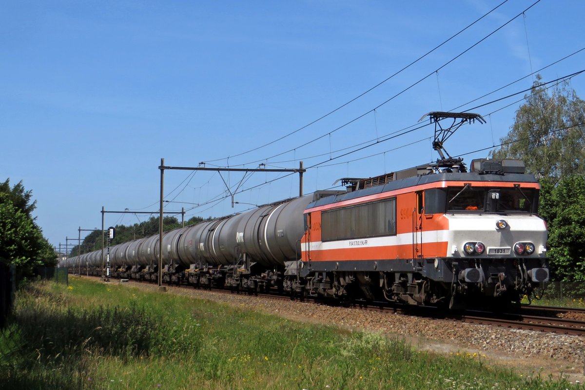 One day after having brought an LPG train to Oss, RFO 1831 passes Alverna with the return workings on 23 June 2020.