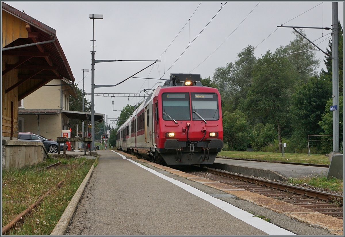 One of the last TRAVYS RBDe 560 Domino in Le Pont on the way to Vallorbe. 

06.08.2022