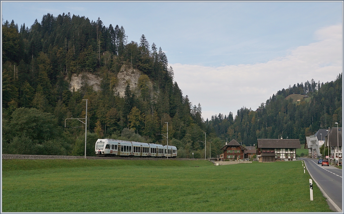 One of the two BLS RABe 535 Lötschberger with the  Kambly  advertising on the way to Lucerne shortly after Trubschachen in the border area between Emmetal and Entlebuch.

Oct 1, 2020