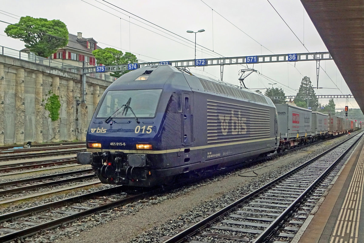 One: standing in the rain is BLS 465 015 with an intermodal to Italy on 28 May 2019. She will receive help in the form of 465 014.