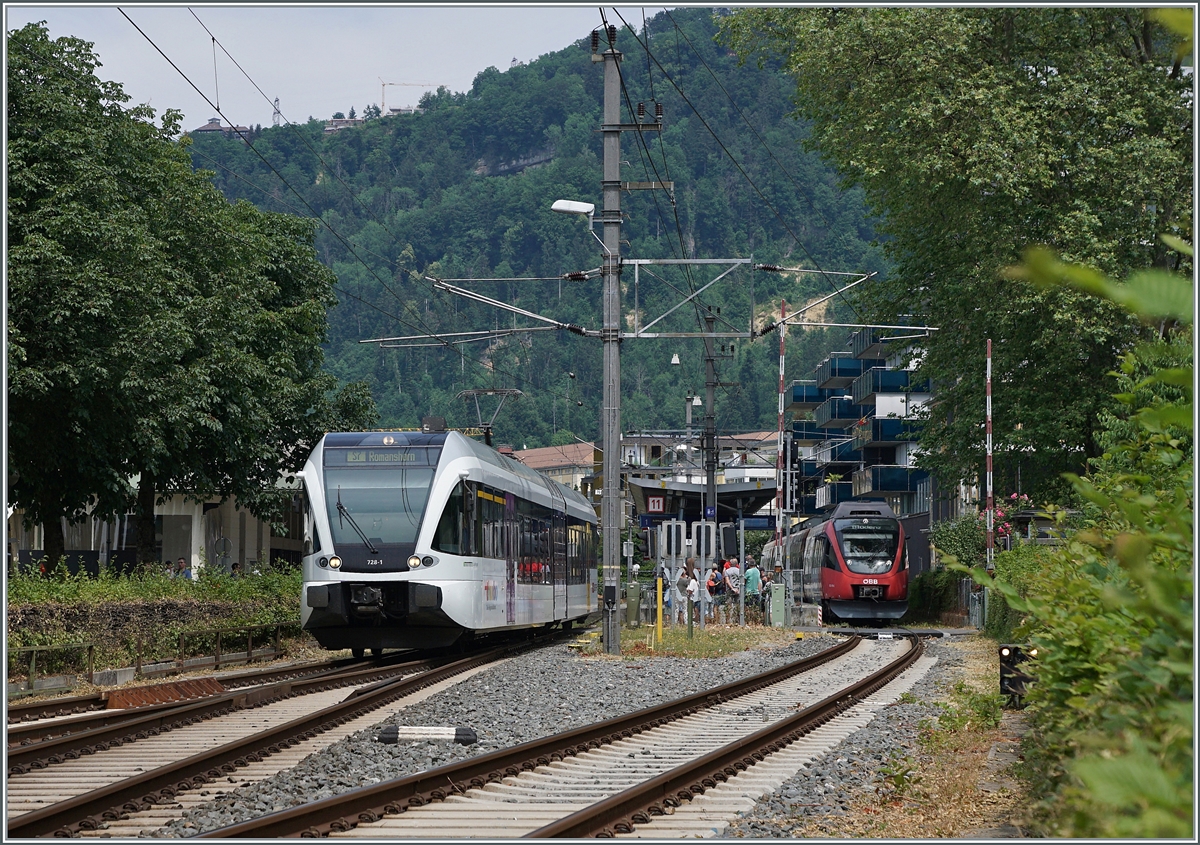 Only on the weekends runs the S7 from Lindau Reutin to Romanshorn, here the Thurbo GTW RABe 526 728-1 in Bregenz Hafen; in the background an ÖBB ET 4024.

18. 06.2023