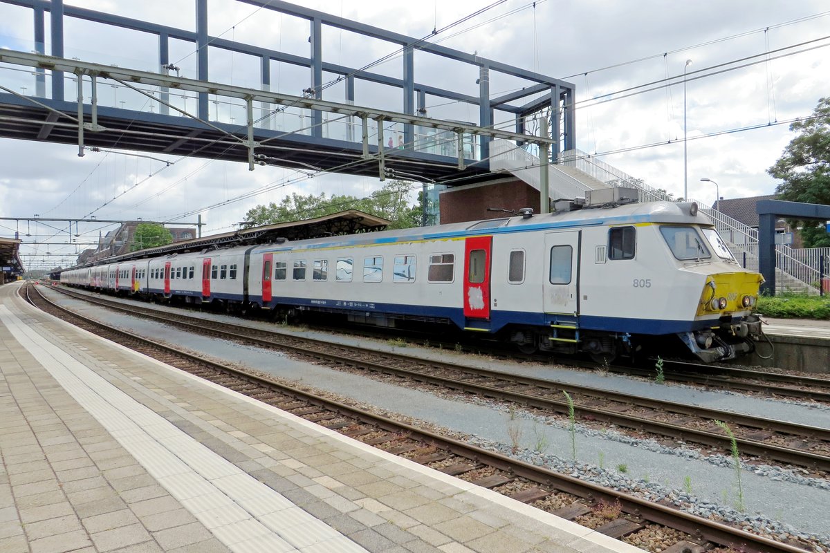 Opposing sunlight can be very nasty, especially with a light grey or white main color, like NMBS 805 proves at Roosendaal on 28 June 2020.
