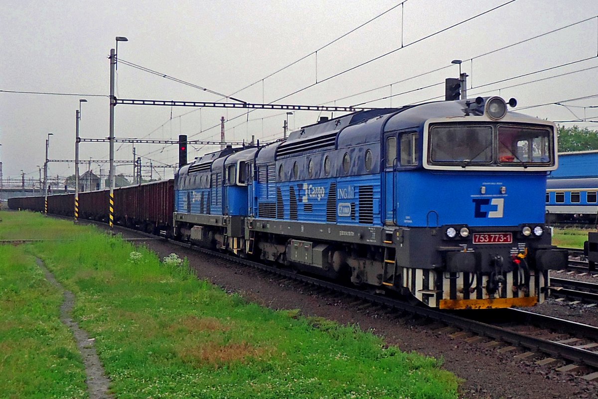 Ore train headed by 753 773 runs through Bohumin on a rainy 23 September 2017.