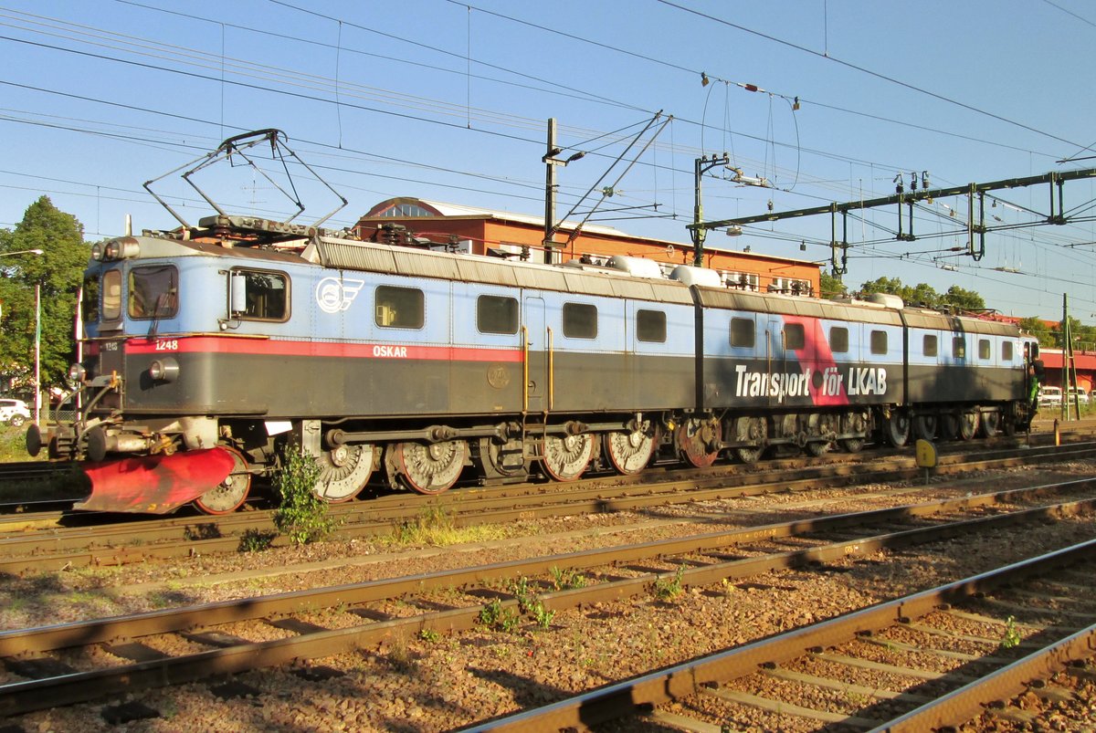 OSKAR, a.k.a. 1248 stands in Gävle on 11 September 2015. This loco exists of three Da-engines: 1246-1247 (the middel 'slave' part without cabs) and 1248.