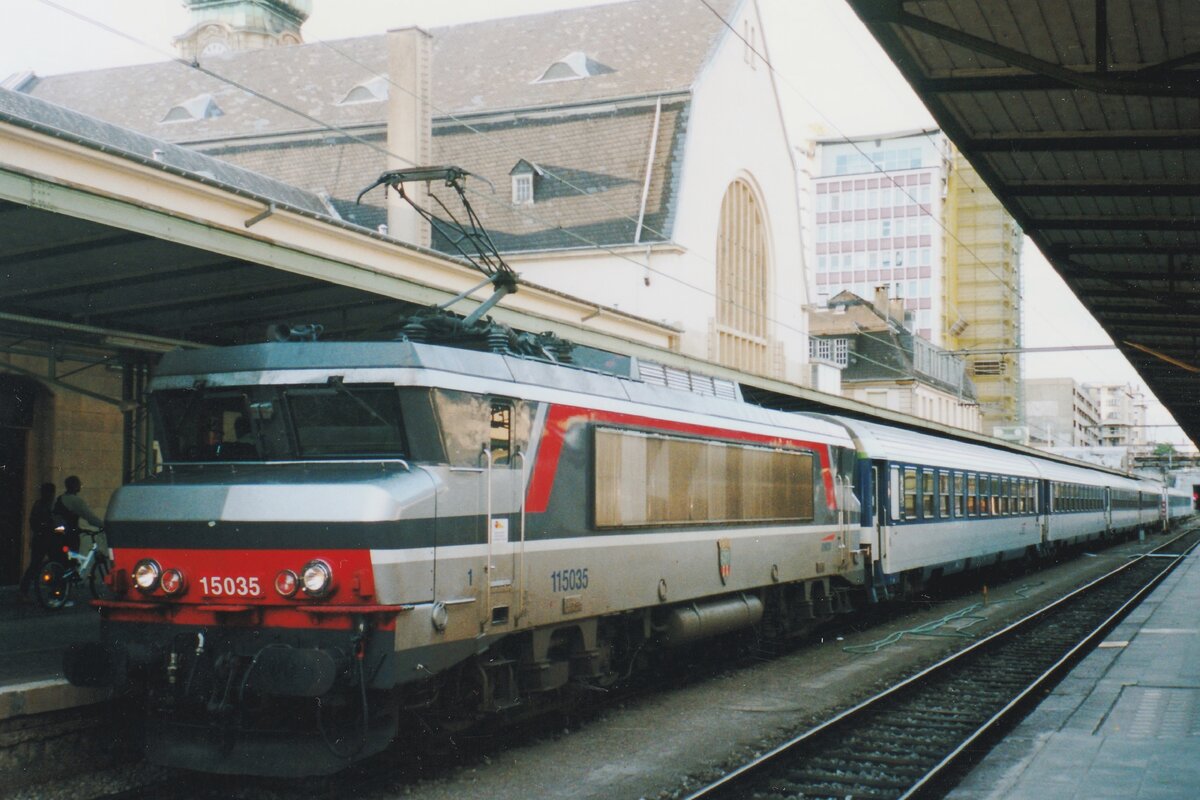 Overnight train to Nice-Ville stands on 16 September 2004 at Luxembourg with 15035 in charge.