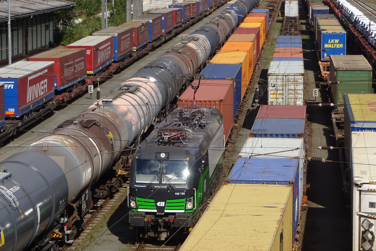 Packed! On 17 September 2019 ELL/LTE 193 735 crawls between the freights at Kufstein, that all seem to take a break at the same time.