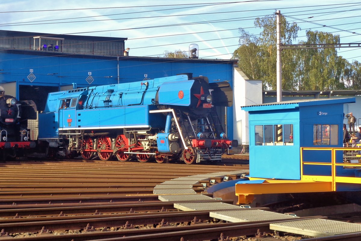 Papousek 477 043 matches her colours with the cab on the turn table at the works of Ceske Budejovice on 22 September 2018.
