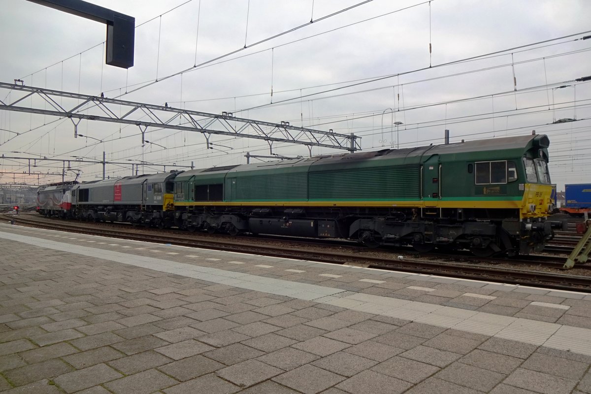 PB06 stands at Venlo on 27 November 2020 after being shunted there by an LTE electric.