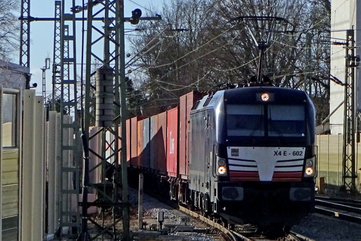 Peak shot on X4E-602 through Straubing on 20 February 2020.