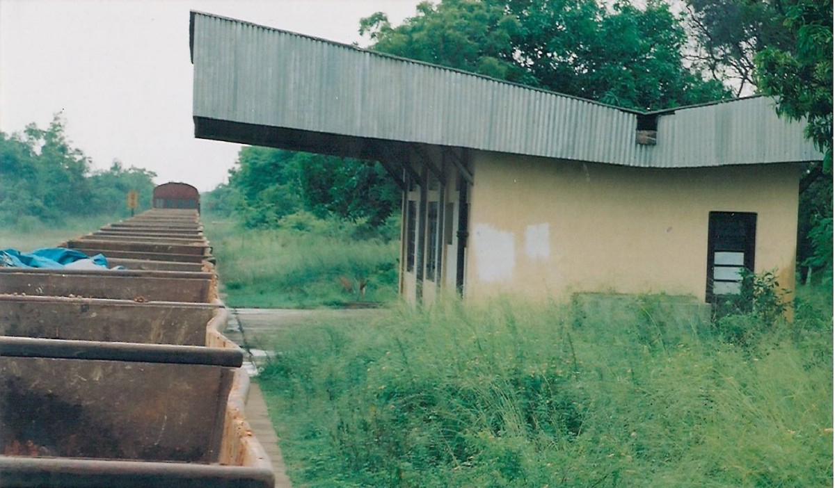 Periyanagawillu, one of the abandoned railway station along the track to the clay pit. 