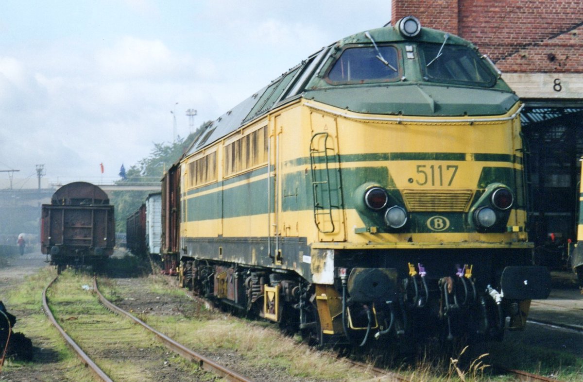 PFT-TSP 5117 is stabled at Saint-Ghislain on 12 September 2004. Sadly, this loco has been scrapped.