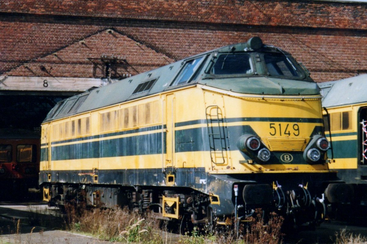 PFT-TSP 5149 is stabled at Saint-Ghislain on 12 September 2004.