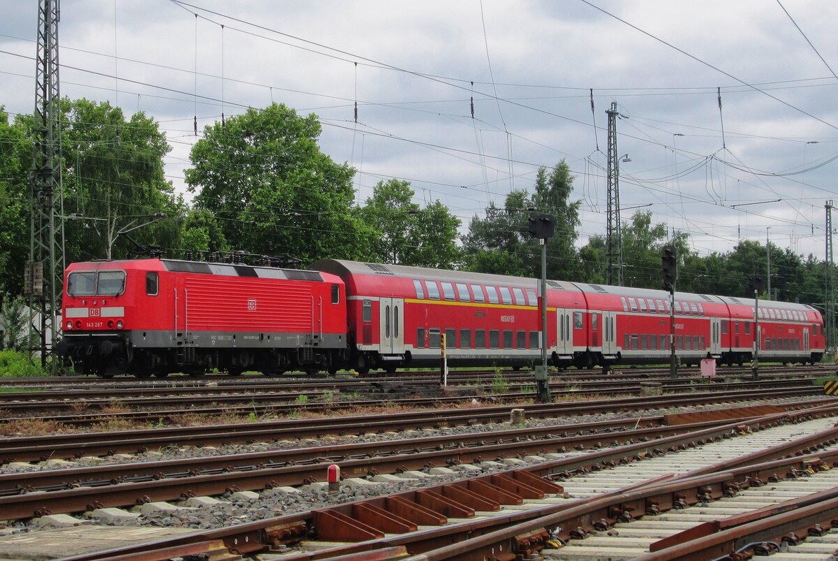 Photographed from the Bahnwelt Darmstadt-Kranichstein railway museum, 143 267 is about to call at Darmstadt-Kranichstein S-Bahn on 30 May 2014.