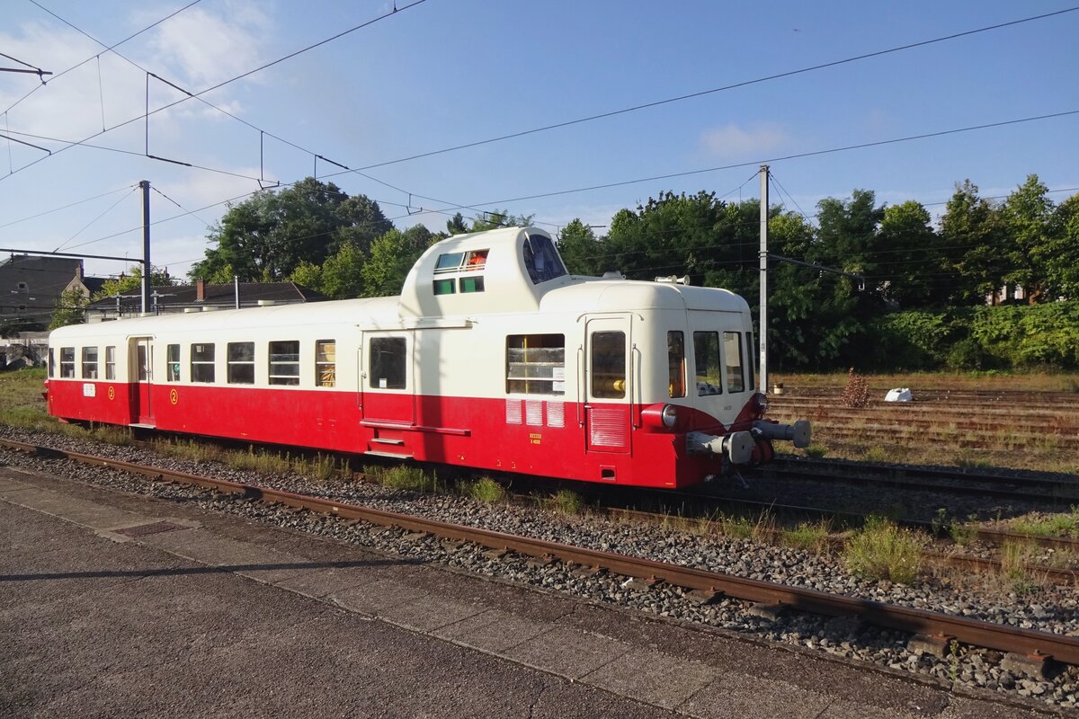 Picasso X-4039 passes through Nevers on 18 September 2021, kicking off the SNCF part of the Journées de Patrimoine at Nevers. 