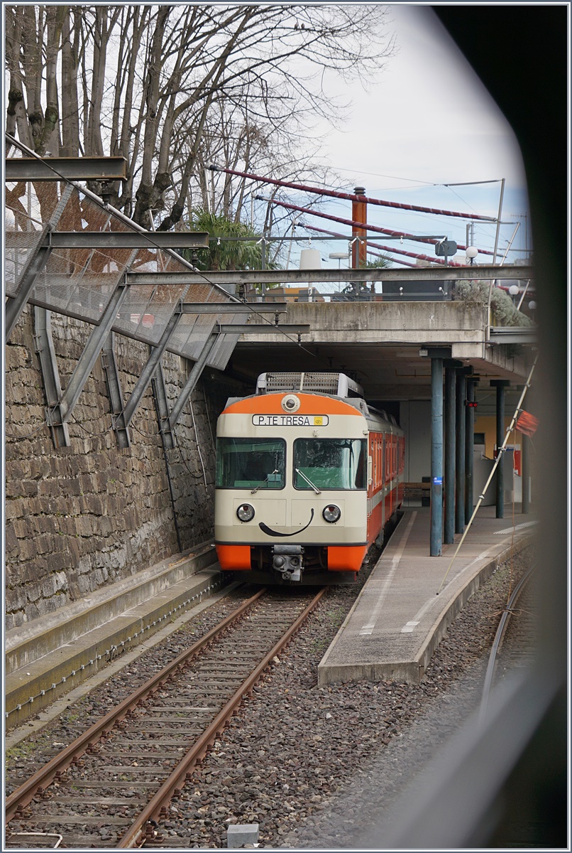 Pictured from the outgoing train: A FLP Be 4/8 in Lugano.
15.03.2017