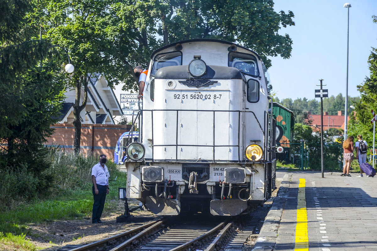 PKP SM 42 2125 - SM42 is the PKP class for a Polish road switcher diesel locomotive for shunting and light freight traffic, built by Fablok in Chrzanów (manufacturer's designation is Ls800E, designer's designation 6D). Date: August 17 2020