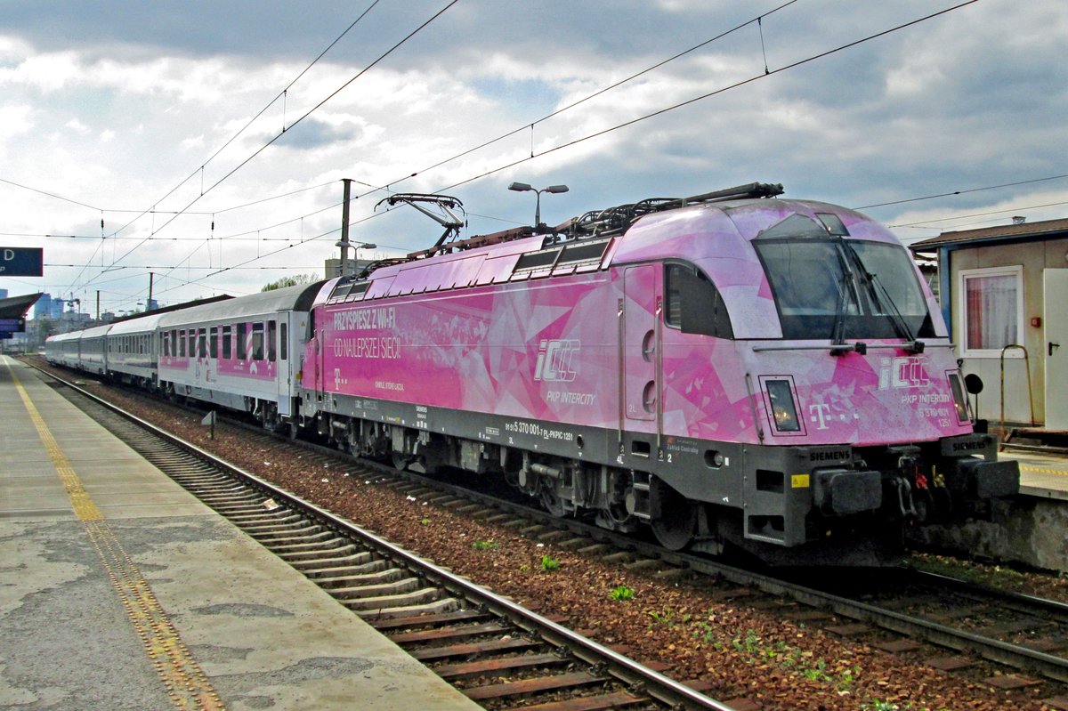 PKPIC 370 001 calls at Warszawa-Zachodnia on 2 May 2016.