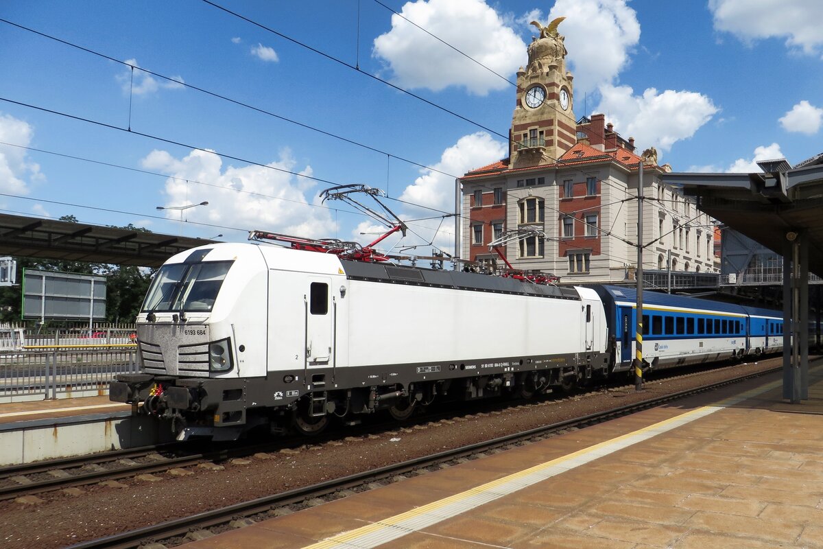 Plain white mercenary 6 193 684 stands on 12 June 2022 at Praha hl.n. with the new InterJet train.