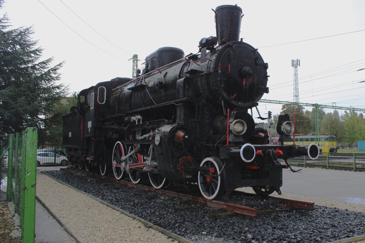 Plinthed GySEV steamer 324-1518 was caught on camera on a grey an drizzly morning of 16 September 2024 in Sopron.