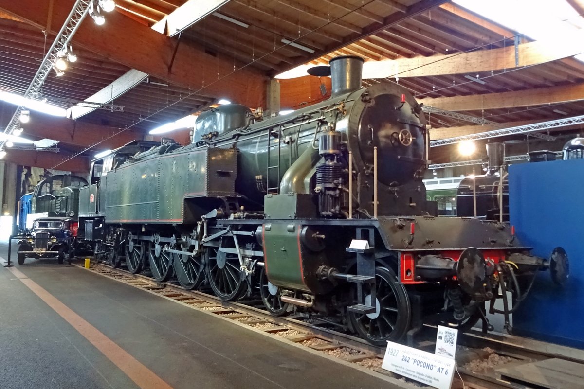 'POCONA' 242-AT6 stands in the Cité du Train on 30 May 2019 and is accompanied by an old Citroen.