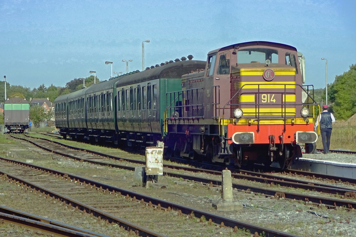 Quasi-CFL 914 shunts at Mariembourg during the Weekend Vapeur of the CFV3V on 21 September 2019.