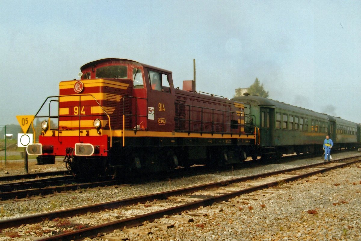 Quasi-CFL 914 stands at Mariembourg with the CFV3V on 26 September 2009.