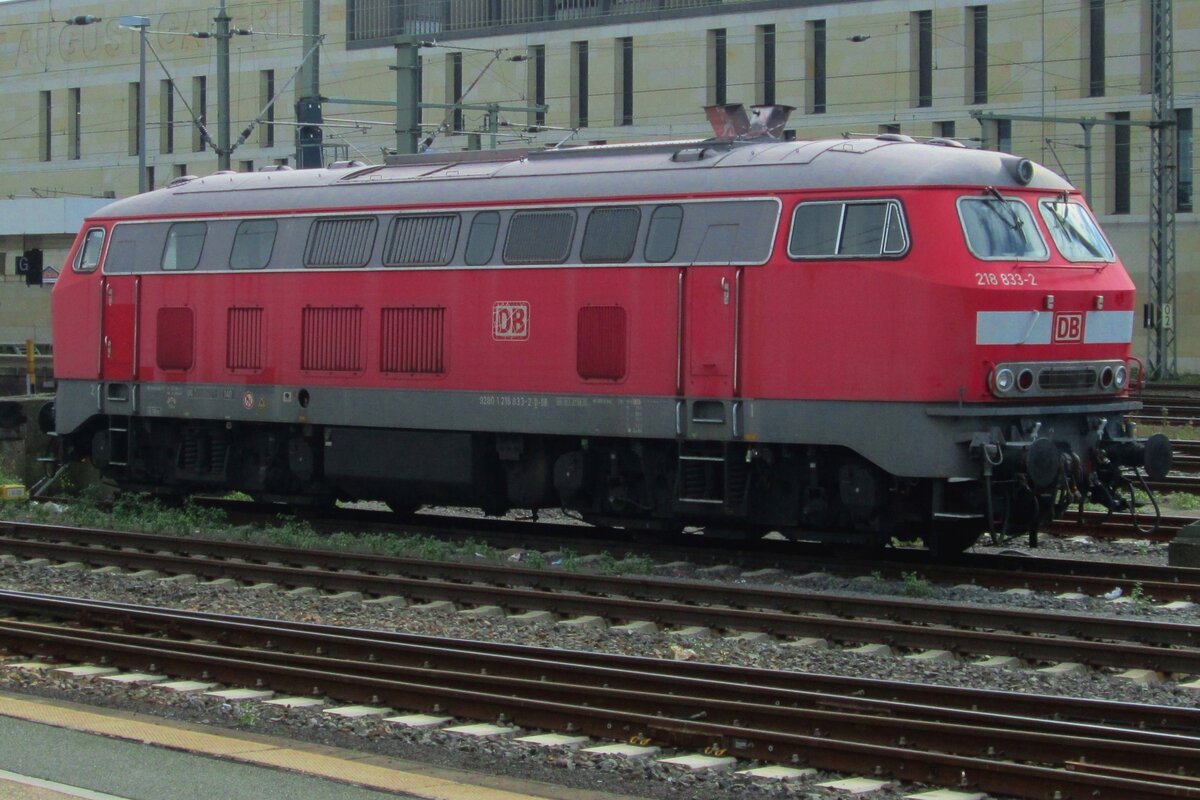 Rabbit 218 833 stands aside at Hannover Hbf on 20 September 2016. Class 218.8 were used for incidental haulage of stranded ICE emus. Nowadays, the last engines of these class are deployed for car carrying shuttles between Niebüll and Westerland on Sylt island.