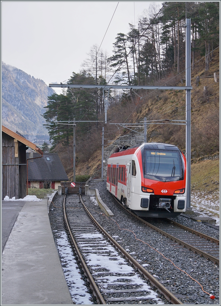 RABe 533 701 departs Sembrancher as train R82 towards Orsières. The new TMR Region Alps RABe 533 701  Commune de St Léonard  bears the UIC number RABe 94 85 0 533 701-4 CH-RA.

January 24, 2026