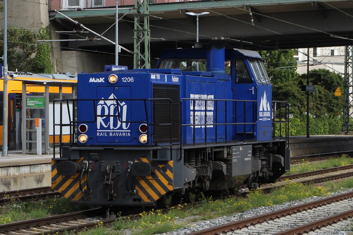 Rail Bavaria 275 108 creeps through and across Regensburg Hbf on 22 September 2026 during the massive restoration of the line Regensburg<=>Passau. Normally dozens of freight can be spotted passingthrough Regensburg, on the axis N�rnberg to Linz in Austria. 