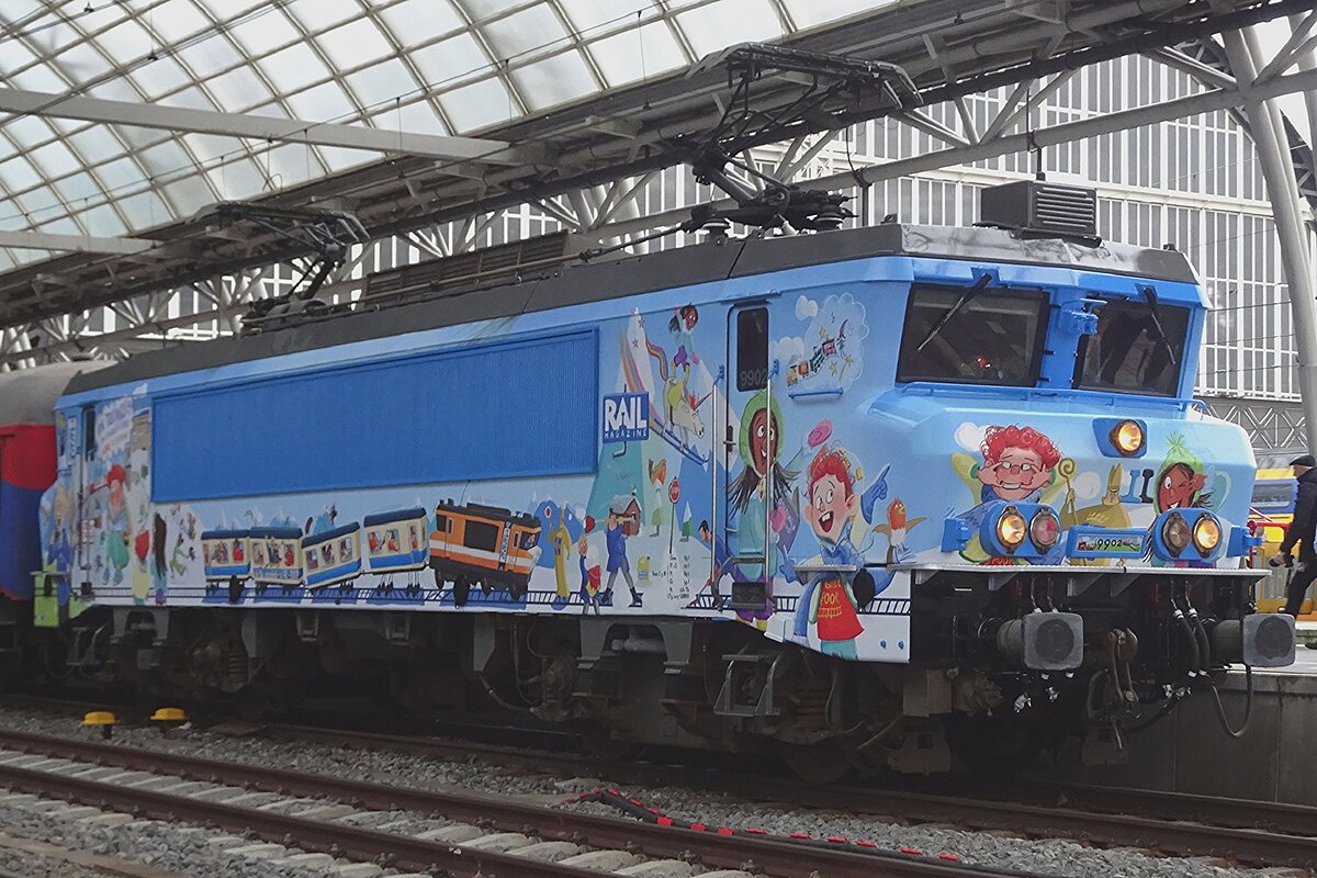 RailExperts RXP have given their electric 9902 a new paint job, based on a children's  booklet 'Tommy and Tess take the train' and gets photographed at Amsterdam Centraal on 6 January 2024. Here 9902 takes a six minute break.