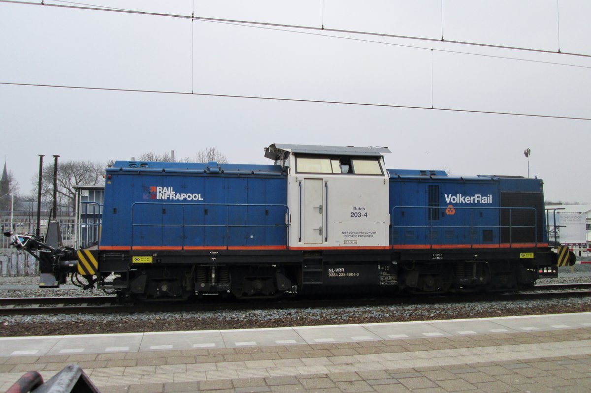 RailInfrGroup uses Volker Rail 203-4 for a diagnostic ride and passes Tilburg on 11 February 2015. Nothe the antennae on the loco, that are non-standard.