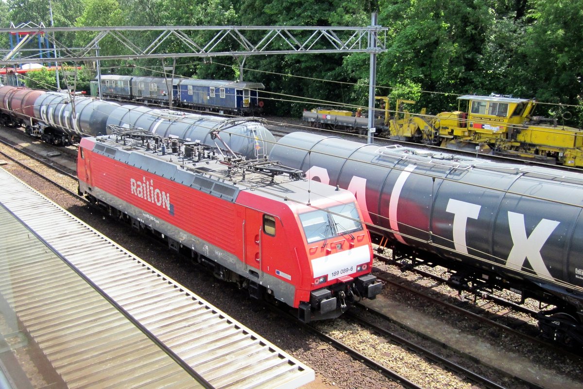 RaiLioN 189 089 runs light through Dordrecht on 18 June 2008.