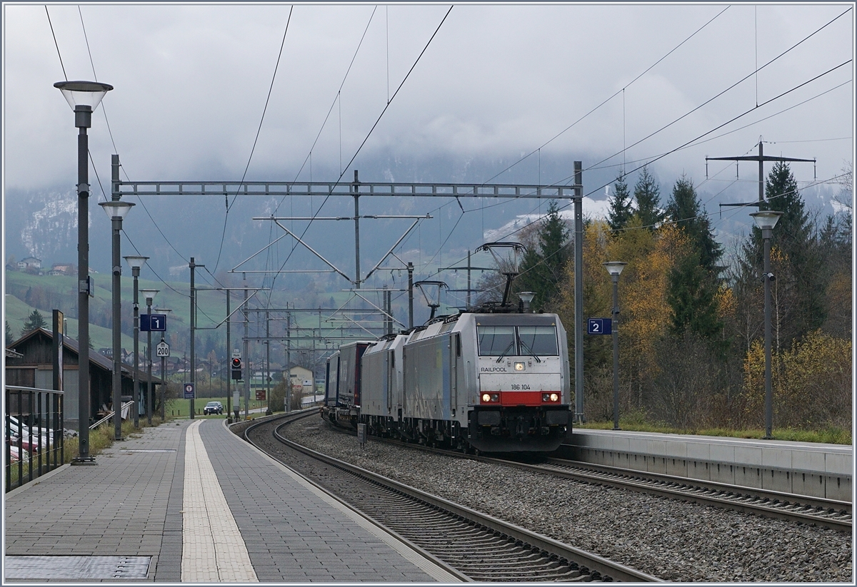 Railpool 186 004 and an other one by Mülenen.
09.11.2017