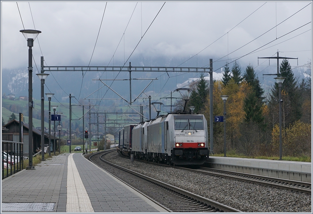 Railpool 186 004 and an other one by Mülenen.
09.11.2017