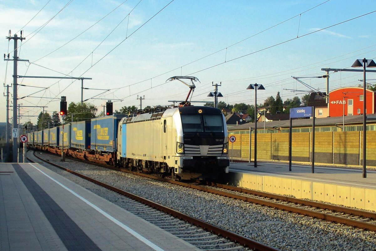 RailPool 193 827 hauls an intermodal train through Schärding on 6 September 2018.