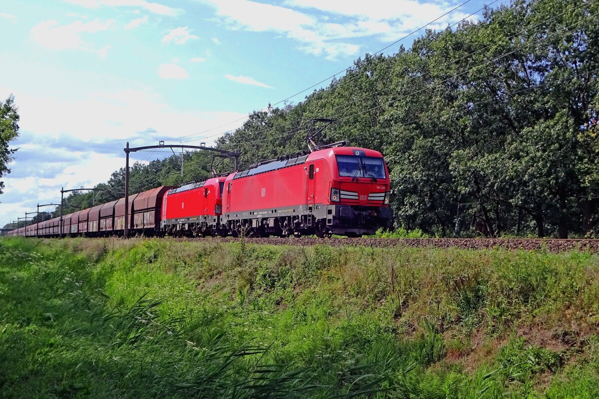 Rather short-lived was the deployment of Vectrons on coal trains by DB Cargo, since the locos were a bit ti light on departure of these heavy trains. At times, the train was started but did not move a single meter due to slip althought the wheels were running up till the moment, the on-board software systems registered a speed in excess of the Vmax of 140 km/h due to the wheels rotating that fast -whilst the train still hadn't moved. DBC 193 320 hauled such a train on 30 July 2019 through Tilburg Oude Warande. 