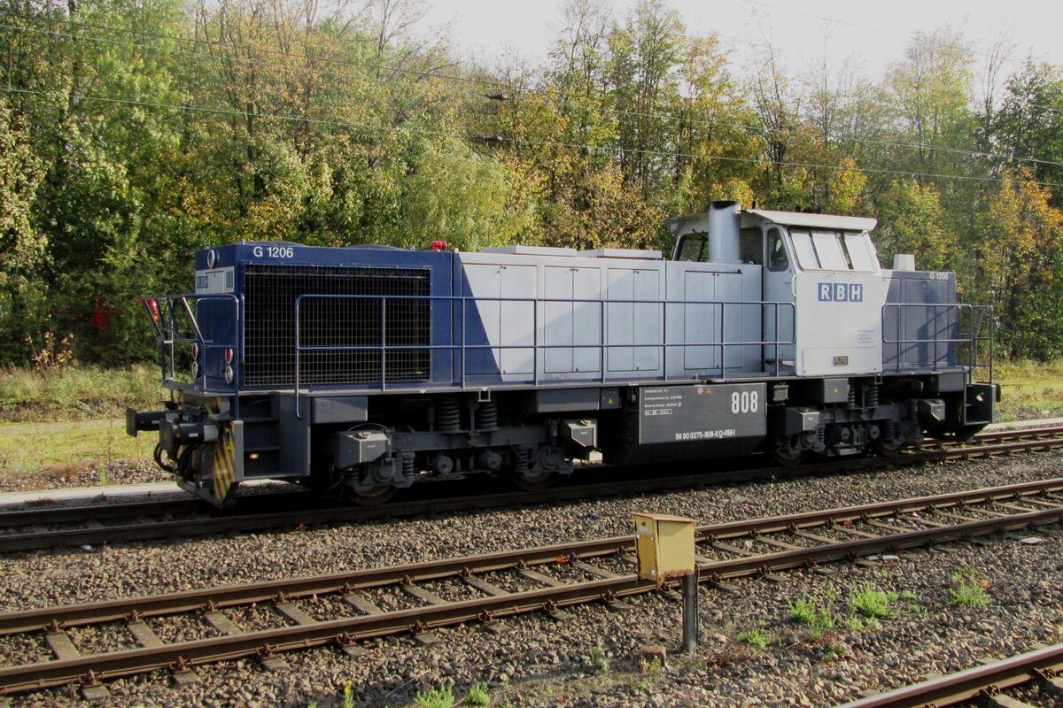 RBH 808 stands at Recklinghausen Hbf on 31 October 2013.