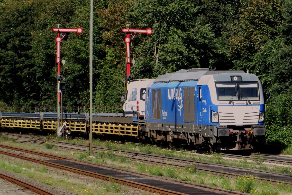RDC 247 908 enters Niebüll with a meagrely loaded Sylt-Shuttle on 20 September 2022.