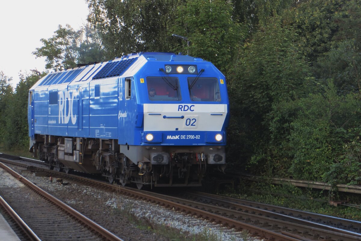 RDC 2700-02 oozes at Niebüll on 20 September 2022, but will get into action soon with seven car carrying Sylt-Shuttles in an hour's duration.