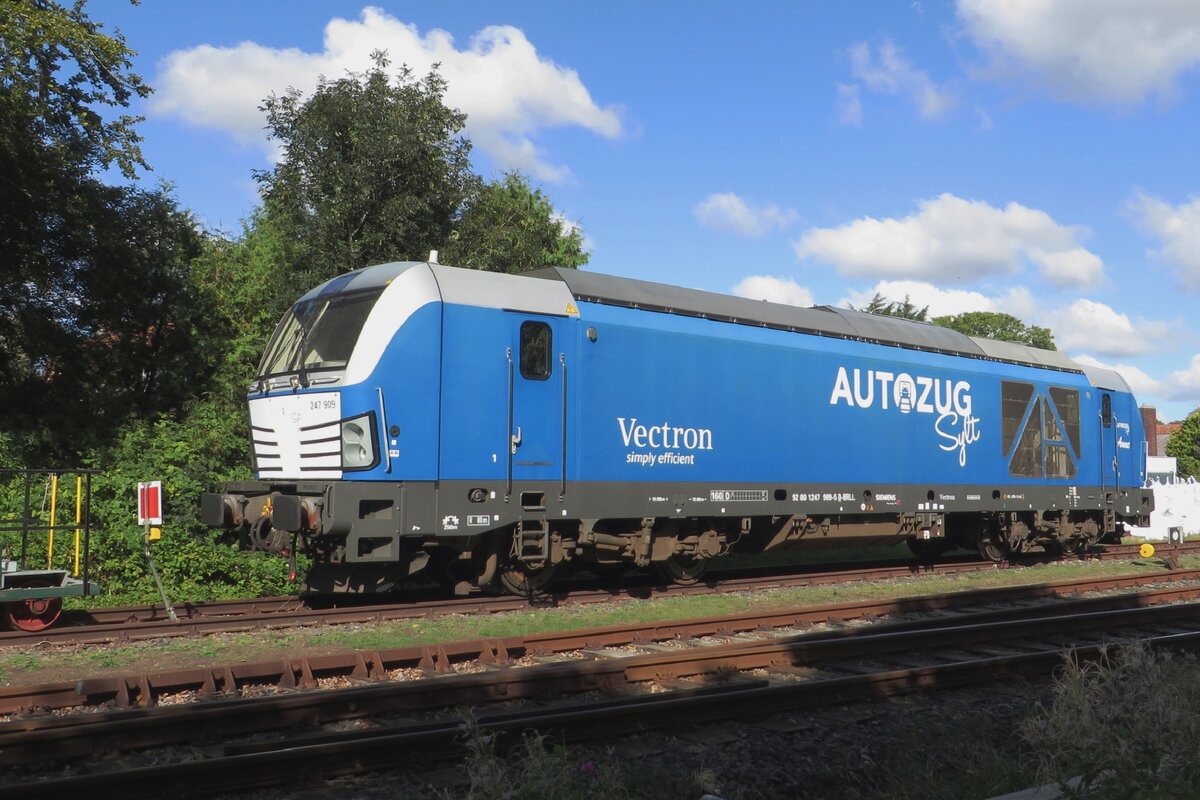 RDC Autozug 247 909 stands at Niebüll neg on 20 September 2022.