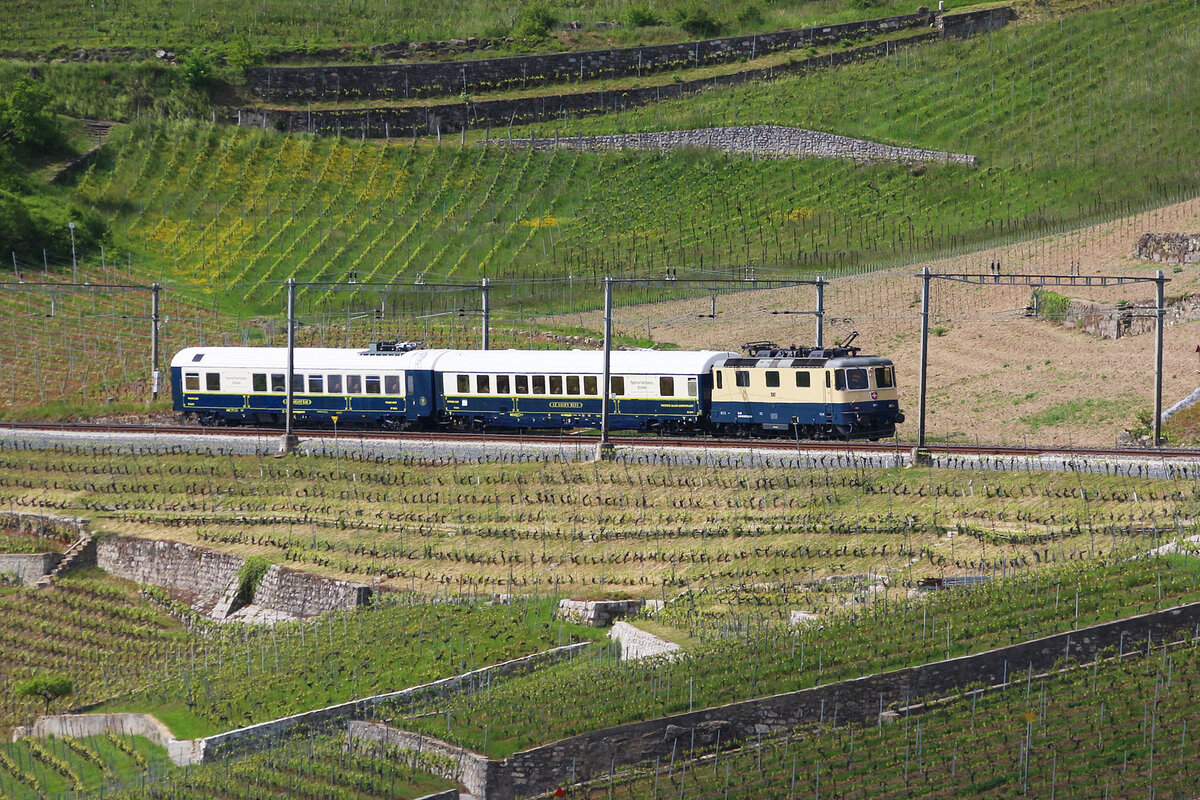 Re 421 in Rheingold colors between Grandvaux and Bossieres. 08/05/2022