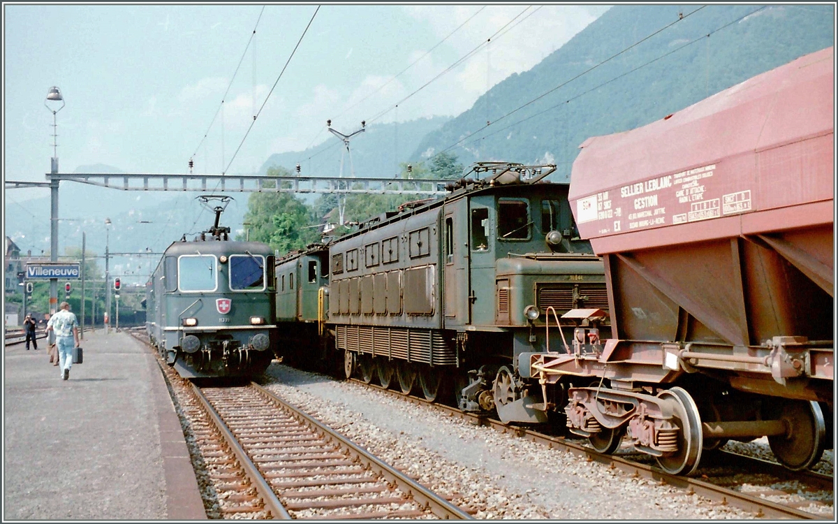 Re 4/4 II (and Ae 4/7) in Villeneuve.
08/1995