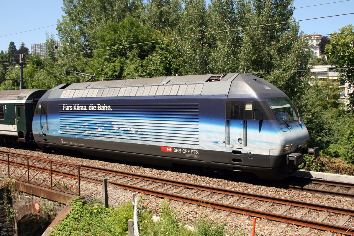 Re 460-002 between Lausanne and Pully. 03/07/2011