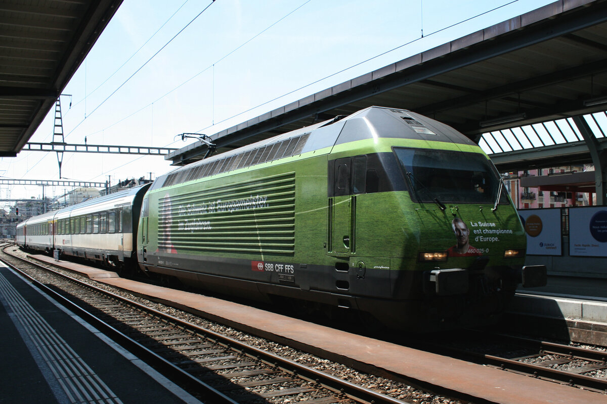 Re 460-025 at Geneva Main Station. 05/07/2008.