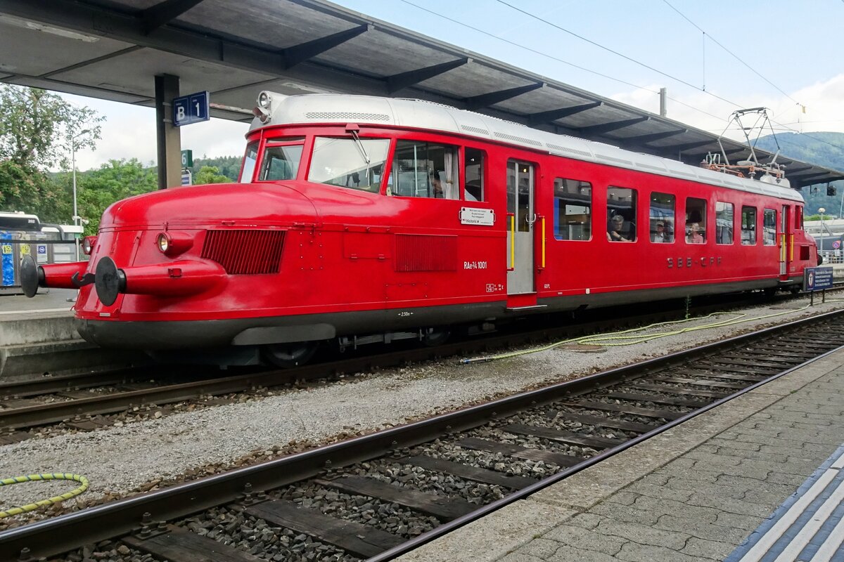 Red Arrow 1001 stands in Olten on 21 May 2022.