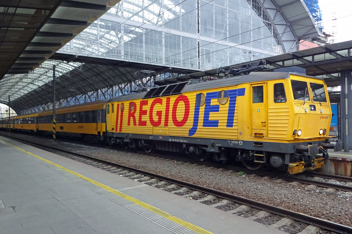 Regiojet 115 quits Praha hl.n. on 23 February 2020.
