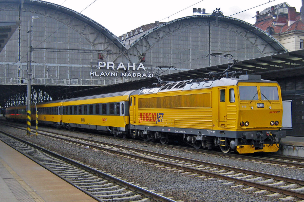 RegioJet 119 departs from Praha hl.n. on 13 May 2012.