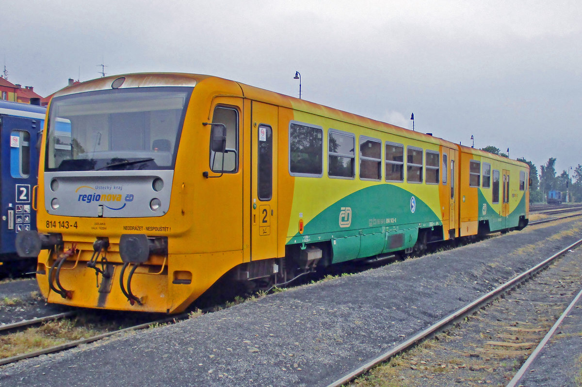 RegioNova 814 143 stands in Rakovnik on 16 May 2018.